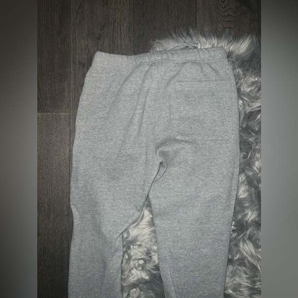 Essentials - Fear of god women’s  Grey sweatpants. Worn once! Size S. - Picture 4 of 4
